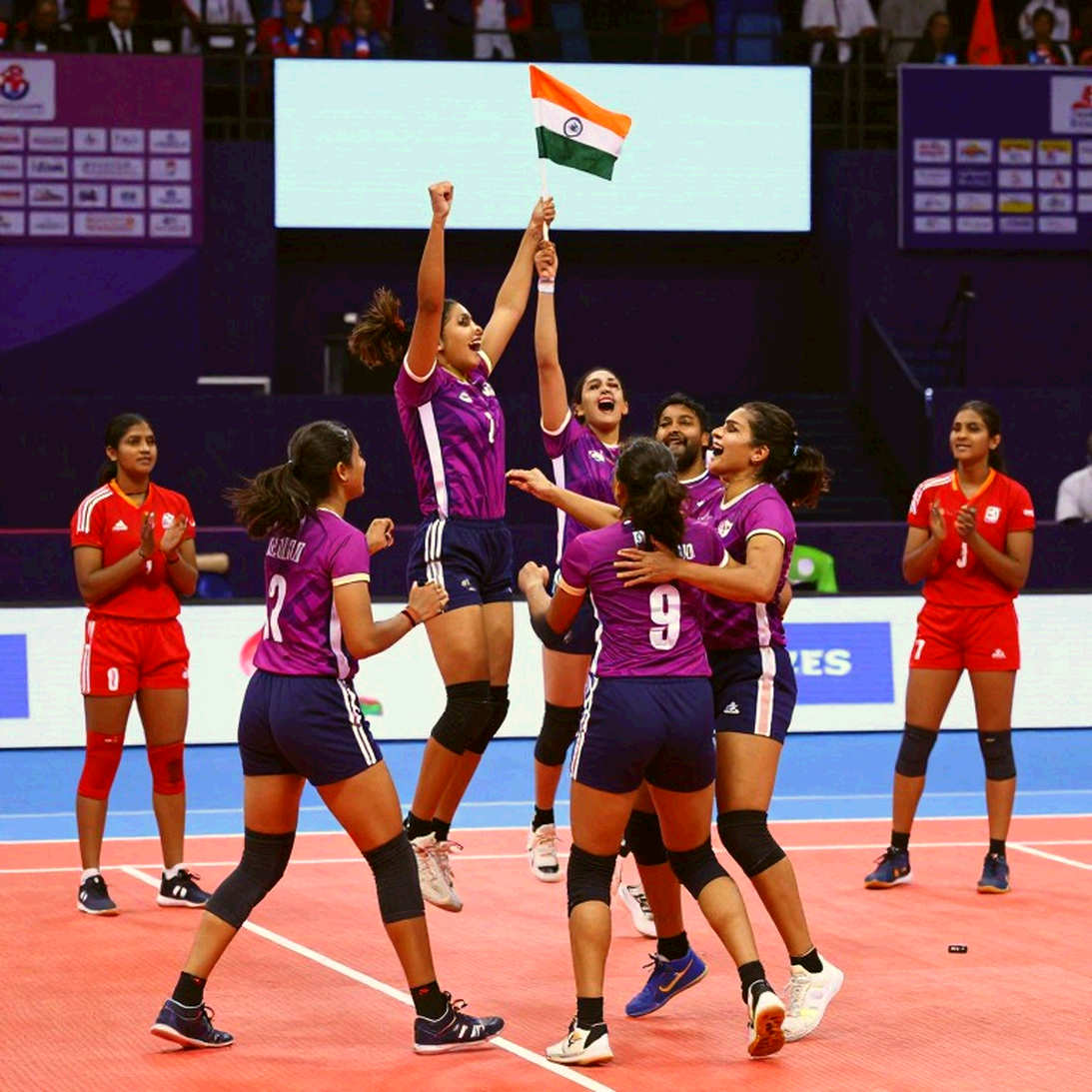 रेड पॉइंट के पीछे: नीलामी का मज़दूर दस्तावेज़, एफ़िशिएंसी की अनदेखी और बिना लीग वाला महिला कबड्डी